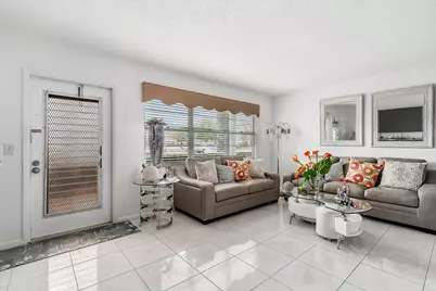 1012 Lincoln #1012, Boca Raton, FL 33434 - Photo 3