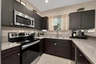 381 NE 35th Ter, Homestead, FL 33033 - Photo 9