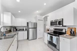 6887 Viale Elizabeth, Delray Beach, FL 33446 - Photo 13