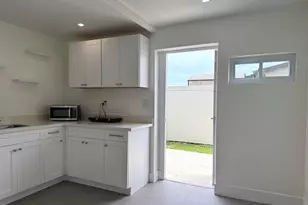 436 Fontana Dr, Palm Springs, FL 33461 - Photo 5