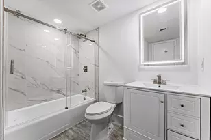 200 W Jacaranda Country Club Dr, Plantation, FL 33324 - Photo 21