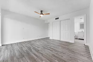 200 W Jacaranda Country Club Dr, Plantation, FL 33324 - Photo 19