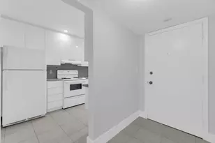 200 W Jacaranda Country Club Dr, Plantation, FL 33324 - Photo 13