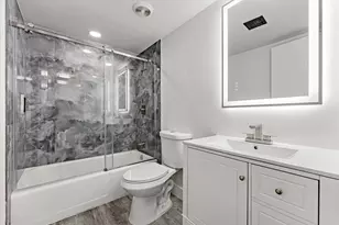 200 W Jacaranda Country Club Dr, Plantation, FL 33324 - Photo 23