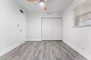 200 W Jacaranda Country Club Dr, Plantation, FL 33324 - Photo 27