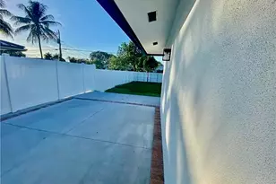 2635 NE 17th St, Pompano Beach, FL 33062 - Photo 13