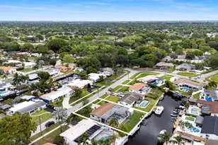 1340 SW 56th Ave, Plantation, FL 33317 - Photo 5