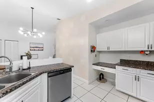 12234 Brisbane Ln, Wellington, FL 33414 - Photo 9