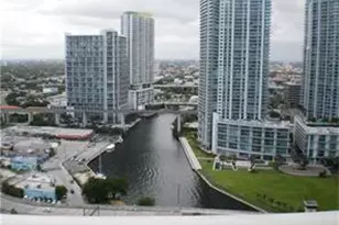 31 SE 5th St, Miami, FL 33131 - Photo 11