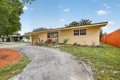 1411 NW 89th Avenue, Pembroke Pines, FL 33024 - Photo 3