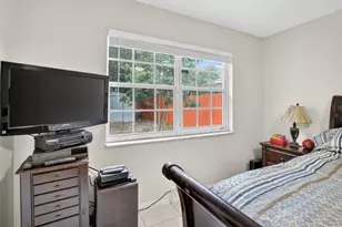 1411 NW 89th Ave, Pembroke Pines, FL 33024 - Photo 25