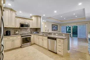 715 SW 25th Pl, Boynton Beach, FL 33435 - Photo 11