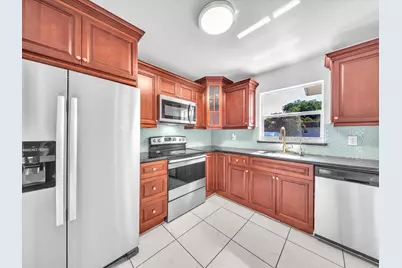417 SW Natura Avenue #B, Deerfield Beach, FL 33441 - Photo 5