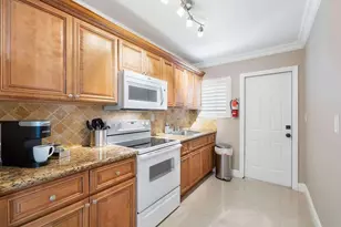 1039 N Victoria Park Rd, Fort Lauderdale, FL 33304 - Photo 5
