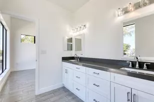 102 NW 41st St, Oakland Park, FL 33309 - Photo 21