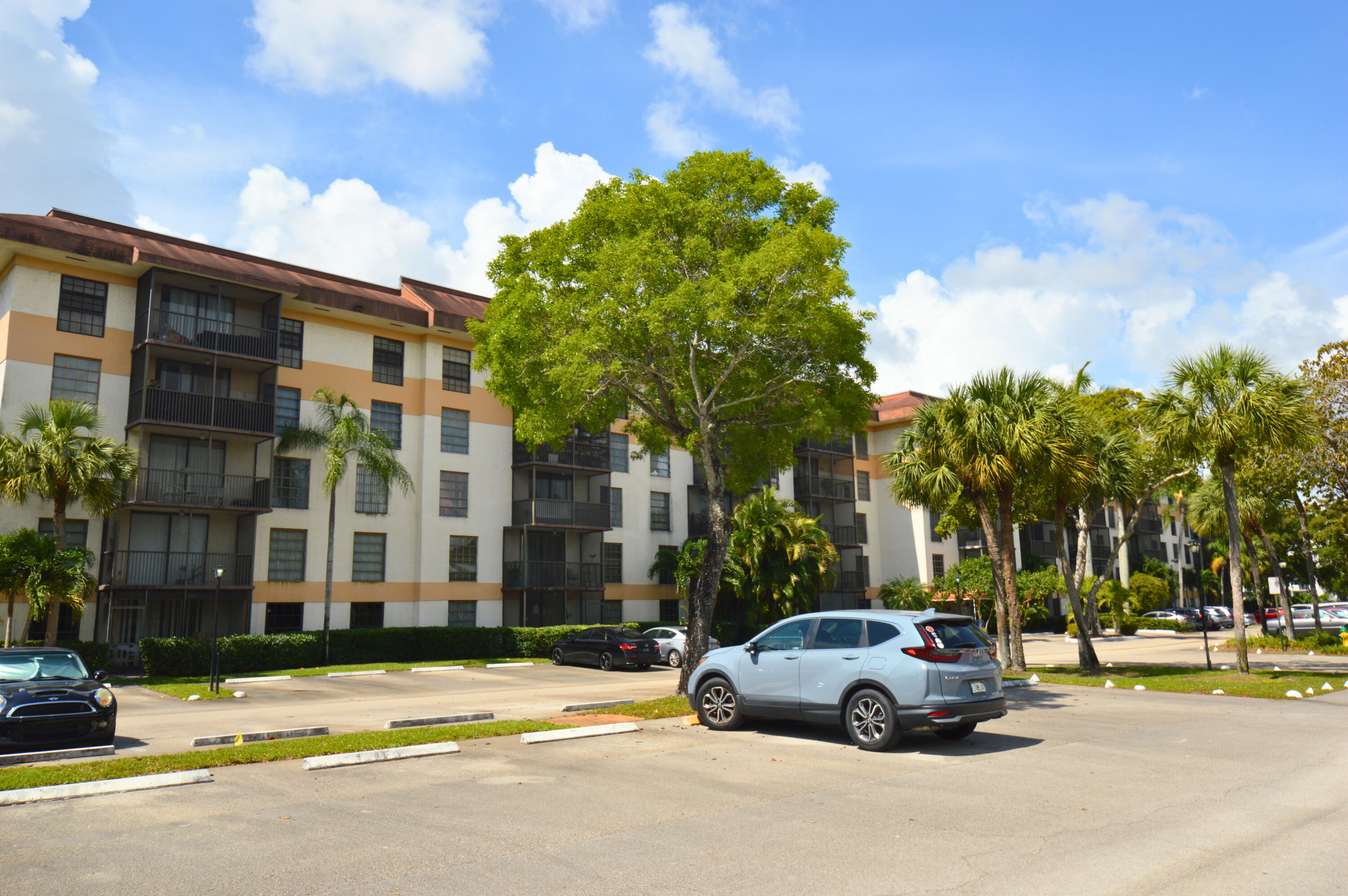 5570 NW 44th St #318a main architectural view
