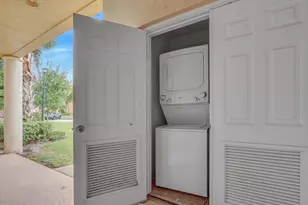 8931 Sandshot Ct, Port Saint Lucie, FL 34986 - Photo 7