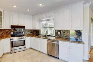 17768 Maplewood Dr, Boca Raton, FL 33487 - Photo 23