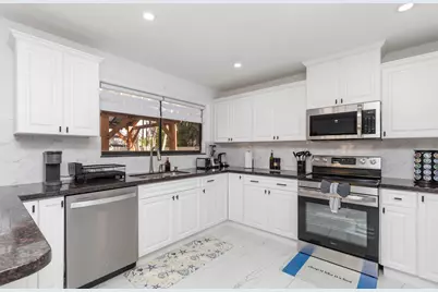 484 NW 38th Terrace, Deerfield Beach, FL 33442 - Photo 11