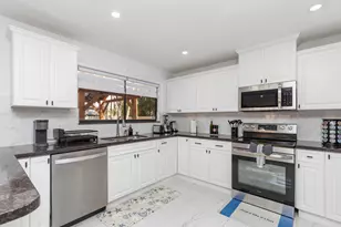 484 NW 38th Terrace, Deerfield Beach, FL 33442 - Photo 11
