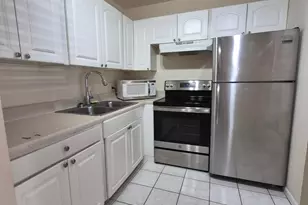 118 Kent H, West Palm Beach, FL 33417 - Photo 3