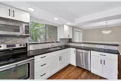 32 Wimbledon Lake #221, Plantation, FL 33324 - Photo 5