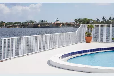 301 Croton Avenue #405, Lantana, FL 33462 - Photo 3