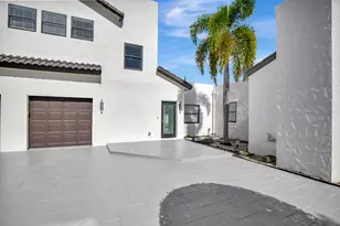 237 NW 7th St, Boca Raton, FL 33432 - Photo 5