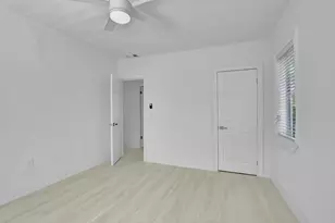 237 NW 7th St, Boca Raton, FL 33432 - Photo 25