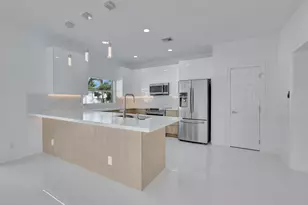 237 NW 7th St, Boca Raton, FL 33432 - Photo 11