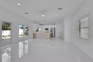 237 NW 7th St, Boca Raton, FL 33432 - Photo 7