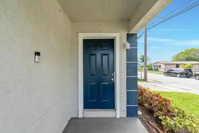741 W 10th Street, Riviera Beach, FL 33404 - Photo 3