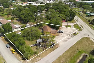 902 Angle Rd, Fort Pierce, FL 34947 - Photo 13