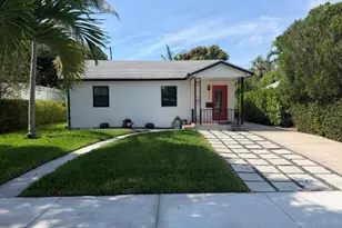 211 Princeton Dr, Lake Worth Beach, FL 33460 - Photo 1