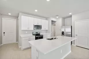 423 Salisbury Cir, Fort Pierce, FL 34982 - Photo 5