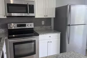 1501 Crescent Cir, West Palm Beach, FL 33403 - Photo 5