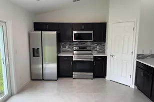 532 SW Buswell Ave, Port Saint Lucie, FL 34983 - Photo 11