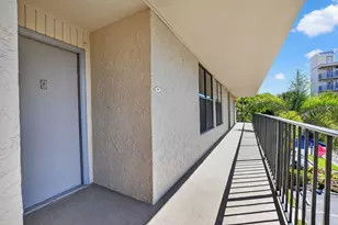11 Royal Palm Way, Boca Raton, FL 33432 - Photo 3