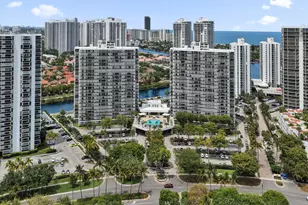 3701 N Country Club Dr, Aventura, FL 33180 - Photo 27