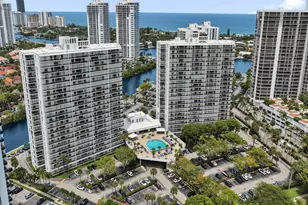 3701 N Country Club Dr, Aventura, FL 33180 - Photo 29