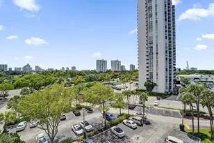 3701 N Country Club Dr, Aventura, FL 33180 - Photo 13