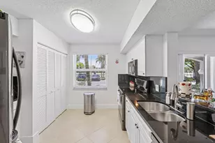 9625 NW 1st Ct, Pembroke Pines, FL 33024 - Photo 15