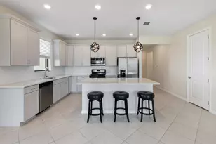 471 SE Vallarta Dr, Port Saint Lucie, FL 34984 - Photo 9