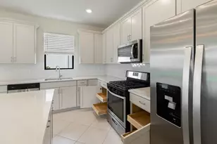 471 SE Vallarta Dr, Port Saint Lucie, FL 34984 - Photo 13