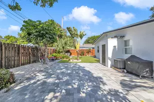 2412 NE 4th St, Pompano Beach, FL 33062 - Photo 15