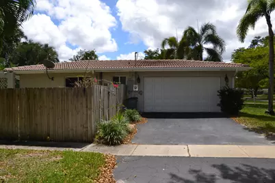 500 SW 62nd Avenue, Plantation, FL 33317 - Photo 3