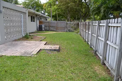 500 SW 62nd Avenue, Plantation, FL 33317 - Photo 5