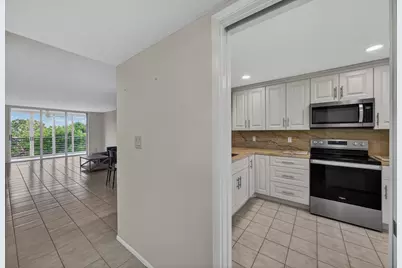 3503 Oaks Way #505, Pompano Beach, FL 33069 - Photo 3