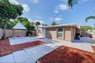 952 30th St, West Palm Beach, FL 33407 - Photo 1