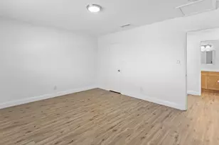 493 NW 43rd St, Oakland Park, FL 33309 - Photo 25
